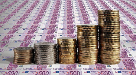 EURO-Banknoten und M&uuml;nzen (Quelle: pixabay.com)