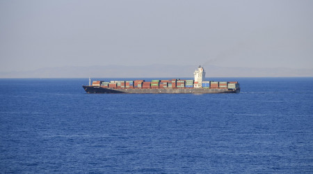 Frachtschiff auf dem Meer (Quelle: Pixabay.com)