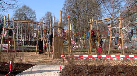 Spielplatz auf dem Schulhof der Grundschule am Hechinger Eck (Quelle: RTF.3)