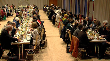 Christlich-islamisches Fastenbrechen (Quelle: RTF.3)