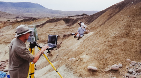 Arch&auml;ologische Ausgrabungen an der Fundstelle Jojosi 6 im Jahr 2024 (Quelle: Universit&auml;t T&uuml;bingen / Manuel Will)