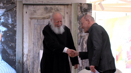 Gregor Gysi begr&uuml;&szlig;t Pater Anselm Gr&uuml;n (Quelle: RTF.3)