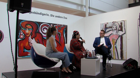Elvira Bach im Gespr&auml;ch (Quelle: RTF.3)