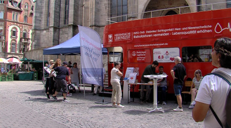 Aufkl&auml;rungsbus der Initiative "Herzenssache Lebenszeit" (Quelle: RTF.3)