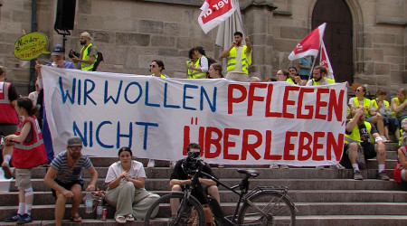 Transparent "Wir wollen pflegen, nicht &uuml;berleben" (Quelle: RTF.3)