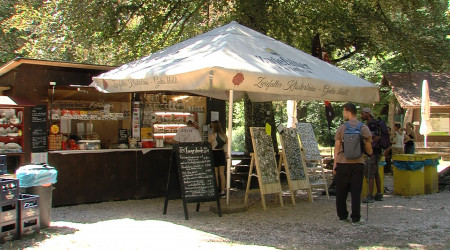 Der neue Wasserfallkiosk in Bad Urach (Quelle: RTF.3)