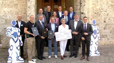 Gruppenbild mit Ministerin (Quelle: RTF.3)