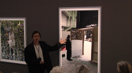 Lars Eidinger zeigt seine Ausstellung (Quelle: RTF.3)